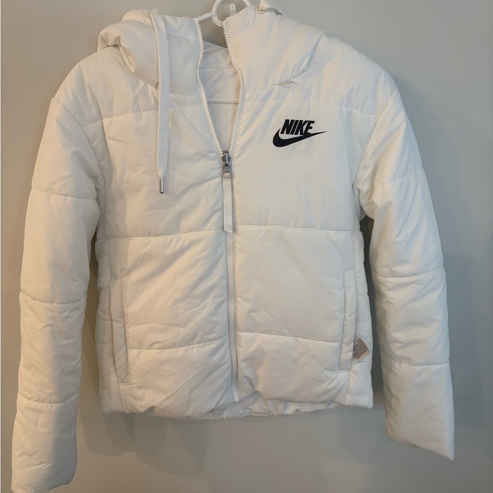 Nike Kids Puffer Jacket in White
